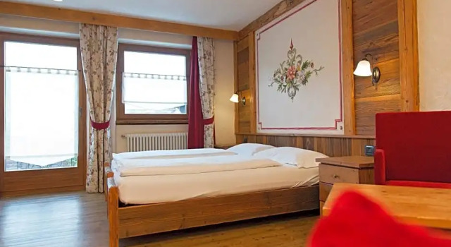 Полулюкс Hotel Crosal