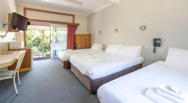 Четырёхместный номер Standard Gosford Inn Motel