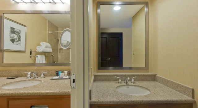 Номер Standard с балконом Crowne Plaza Albuquerque by IHG
