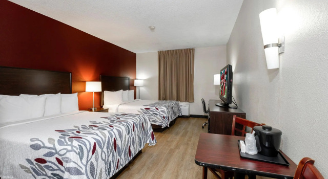 Четырёхместный номер Deluxe Red Roof Inn & Suites Jacksonville, NC