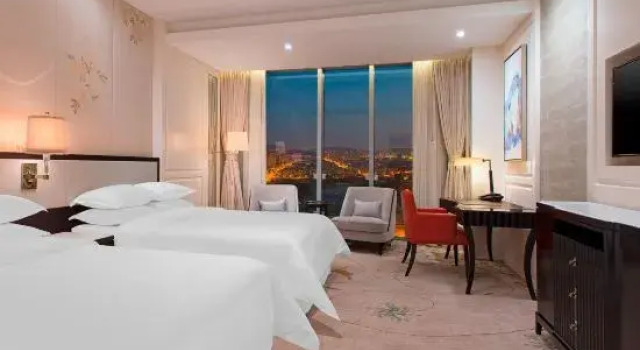 Номер Premier с видом на озеро Sheraton Qingdao Licang Hotel