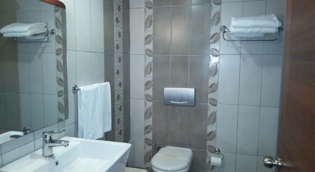 Четырёхместный семейный номер Standard Eriza Hotel