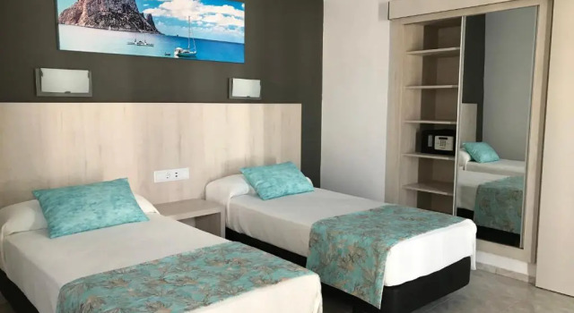 Двухместный номер Standard с балконом Hostal Cervantes