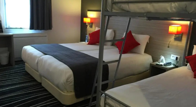 Четырёхместный номер Standard The Originals City, Marne-la-Vallée Est, Meaux ,GLASSY HOTEL