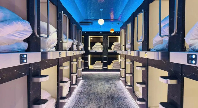Кровать в общем номере Capsule Hostel Beppu Tower