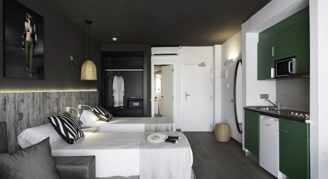Aparthotel Vibra Mogambo, Book Condo Hotel Hotels in Ibiza with a Pool, Swimming Pool