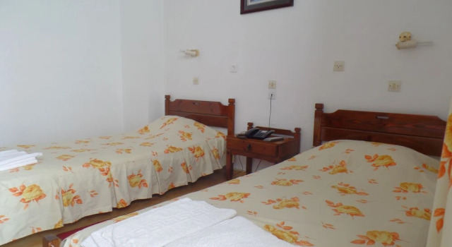 Трёхместный номер Standard с балконом Hotel Inomaos