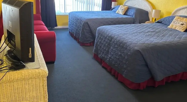 Четырёхместный номер Standard с видом на воду Barefoot Bay Resort & Marina