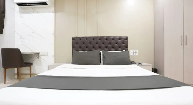 U LIFE HOTEL, Забронировать Отель Недорогие отели штата Махараштры, недорого