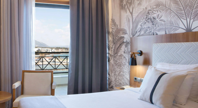 Отель Zeus Essence Ramada by Wyndham Athens