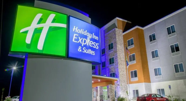 Кровать в общем номере Holiday Inn Express & Suites Raymondville by IHG