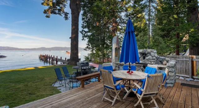 Коттедж Lakefront Haven by Avantstay Minutes to Ski Resorts Private Dock Boat