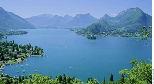 Апартаменты Luxury Apartment * Quiet * View * Heart of Annecy * 2 steps from the Lake * * * *