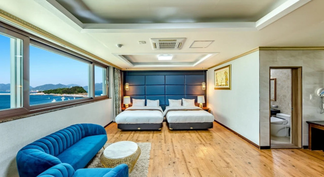 Люкс с видом на воду HS Tourist Hotel