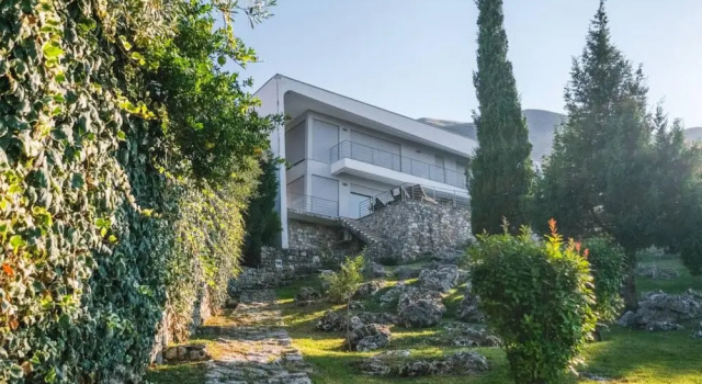Villa Exclusive Lake Villa