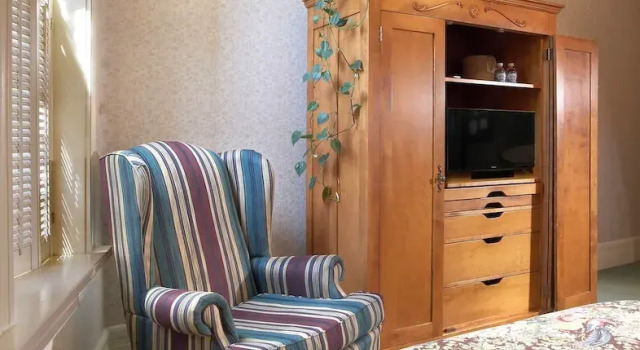 Четырёхместный номер Standard Washington House Inn