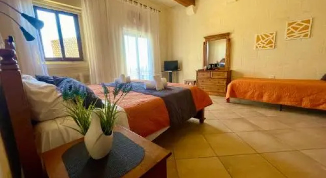 Merhba B&B, Book Bed and Breakfast Hoteller i Nadur med pool, Swimmingpool