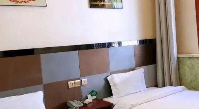 Кровать в общем номере Urumqi Xinyue Express Hotel
