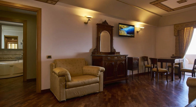 Hotel Tritone