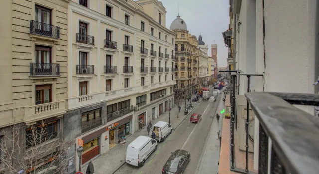 Apartamento Atocha 33, Boek Appartement Madrid Community of Madrid, in de buurt van Edificio Grassy