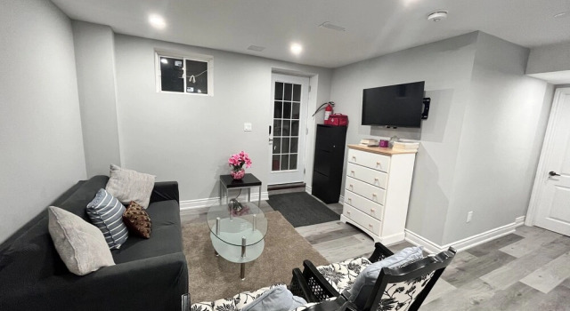 Luxury 2 bedroom 2 full baths rooms, Varaa Hotelli Brampton 
