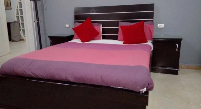 Nile Jewel Suites Fully serviced Two bedrooms apartment, Забронировать Апартаменты/квартира Отели Аль-Луксора с парковкой, Парковка
