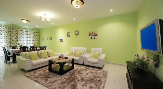 Signature Holiday Home-Masakin Al Furjan