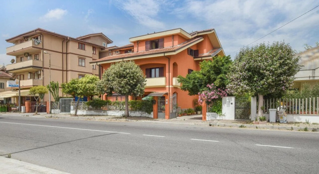 Nice Apartment in Reggio di Calabria With 2 Bedrooms and Wifi, Varaa Huoneisto Monasterace Calabria