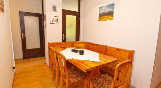 Apartment Gortanova 942
