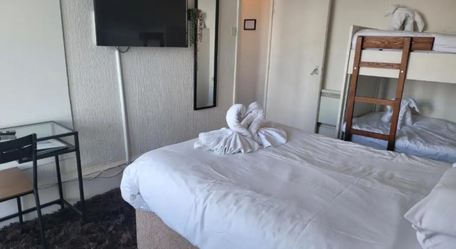Sea View flat 2 with Fast WiFi and FREE parking