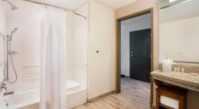 Четырёхместный номер Standard Courtyard by Marriott Faro Blanco Resort
