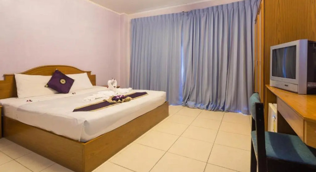 Room in Guest Room - Bucintoro Restaurant & Guesthouse Belvedere - 10 Minutes From Patong Beach, Забронировать Гостевой дом Гостевые дома Патонг-Бич, рядом с Cтадион Бангла Бокс, Гостевой дом