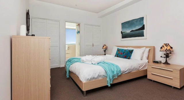 QV Spacious Waterfront Apartment - 748