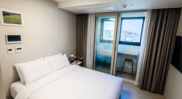 Economy Zimmer Shift Door Residence Hari