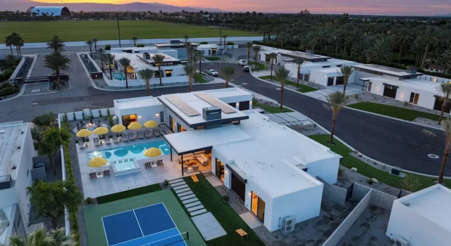 Коттедж Sleeps 34 2 Villas Pool Pickleball Bocce Polo Villas Elara by AvantStay