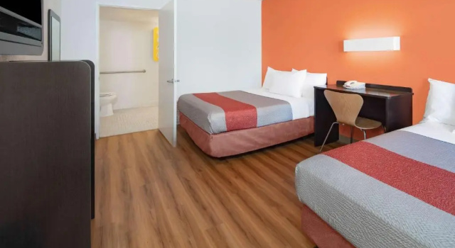 Четырёхместный номер Standard Motel 6-Thousand Oaks, CA