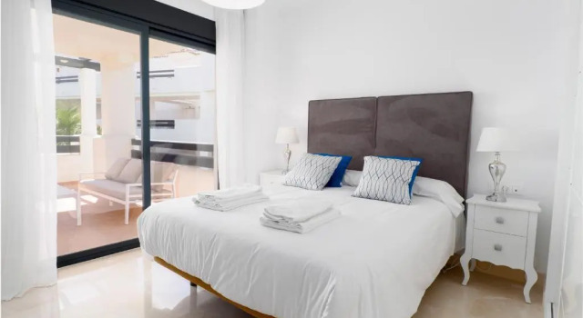 2306 - Brand new apt, walking distance to beach!