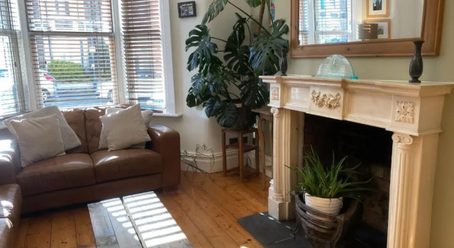 Коттедж Sunny Three Bed House in Southville with Garden