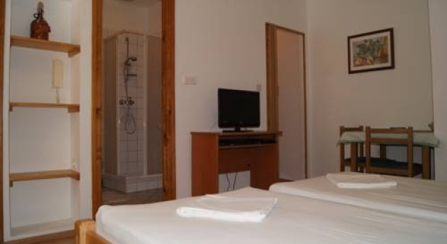 Rog Dogg Rooms, Забронировать Отель Задар Задарская жупания, рядом с Old Port of Foša