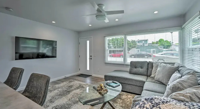 Mod San Diego Apt w/ Patio - Walk to Harbor!
