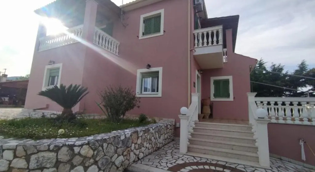 Вилла с видом на сад Iliachtides Villas