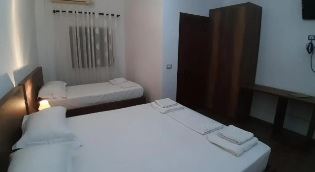 Villa Juri Garden, Book Villa Sommerhuse i Berat, Hytte