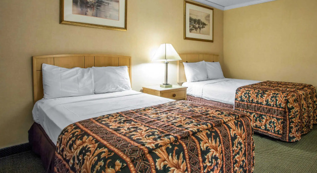 Четырёхместный номер Standard Rodeway Inn Oceanview