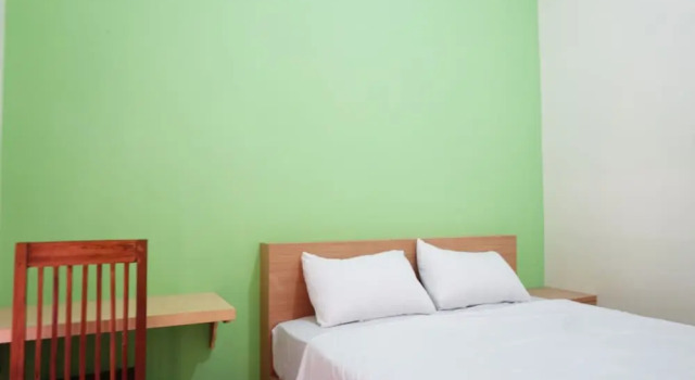 Номер Deluxe OYO Life 3003 Wisma Handayani Syariah
