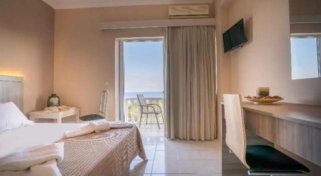Трёхместный номер Standard с балконом и с видом на море Hotel Zakynthos