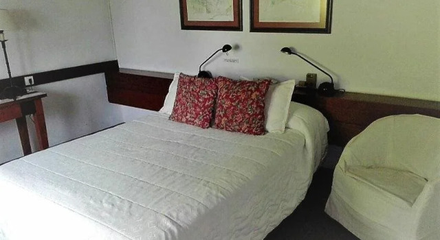 Hostal de la Sierra del Tandil, Забронировать Отель Отели в центре Тандил с завтраком, отели в центре Тандил с завтраком