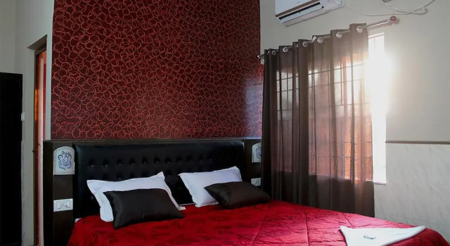 Двухместный номер Superior с балконом Vinodhara Guest House