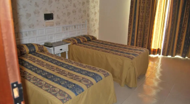 Четырёхместный номер Economy Hotel Ton