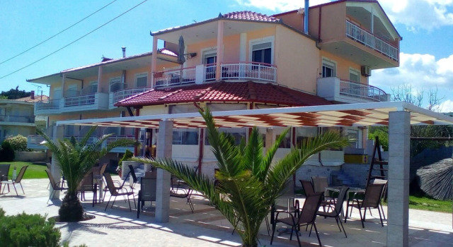 50 Meter bis zum Strand: Pension Delfini mit Terrasse