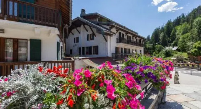 Residence Le Cristal - Mont Blanc 20, Prenota Appartamento Hotel a Alvernia con parcheggio, Parcheggio